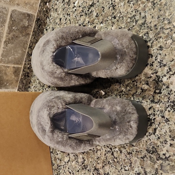 UGG slippers - Picture 4 of 6